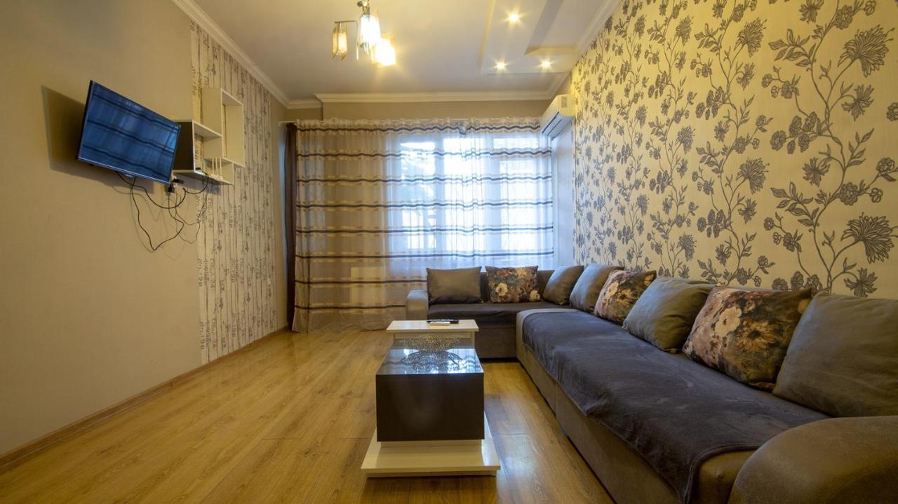Home Apartments Tbilisi Eksteriør billede